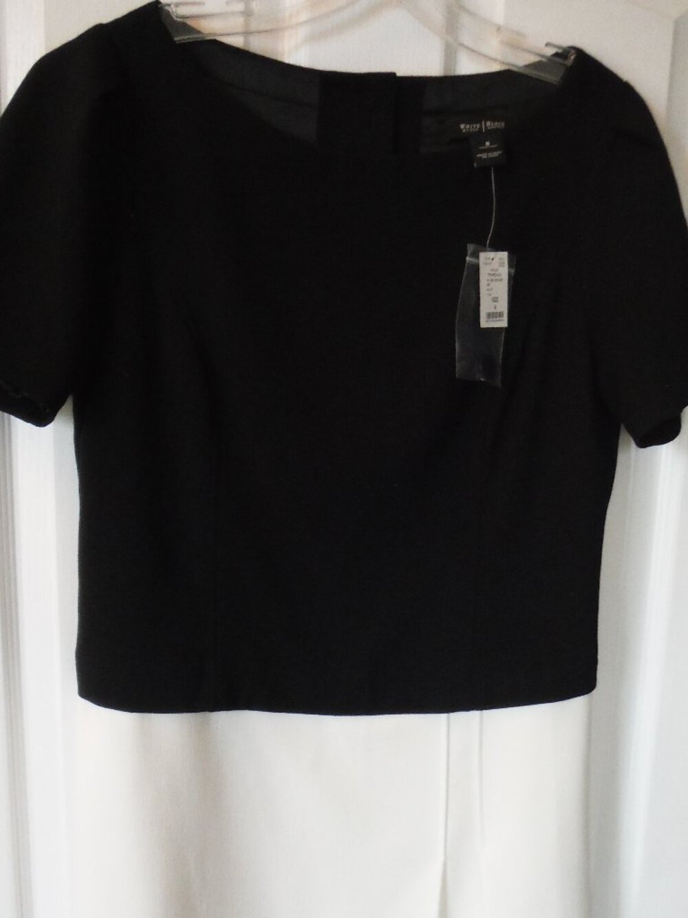 White House Black Market WHBM black & white Dress SIZE 8 cap sleeves NWT